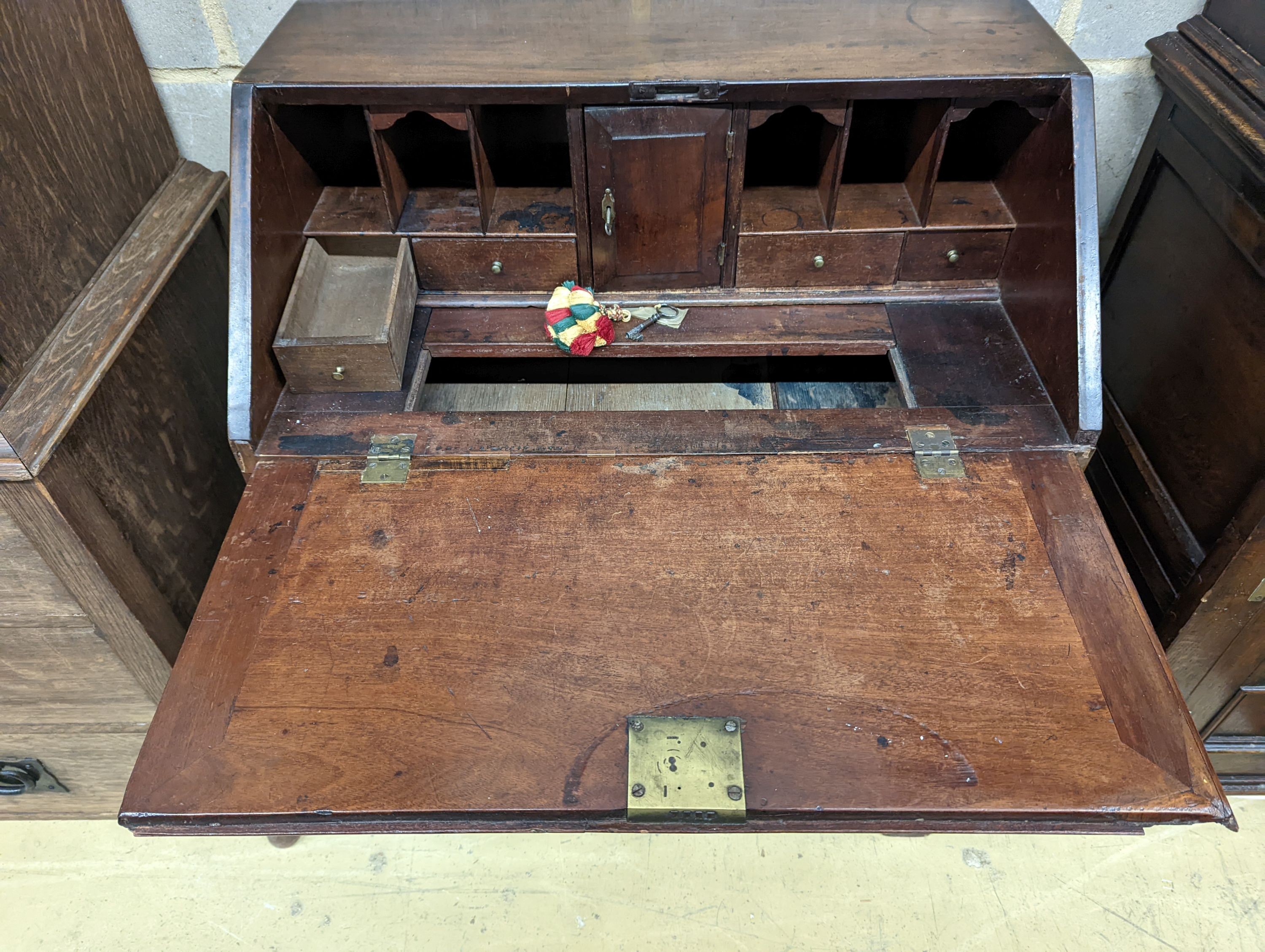 A small George III mahogany bureau, width 76cm, depth 46cm, height 99cm